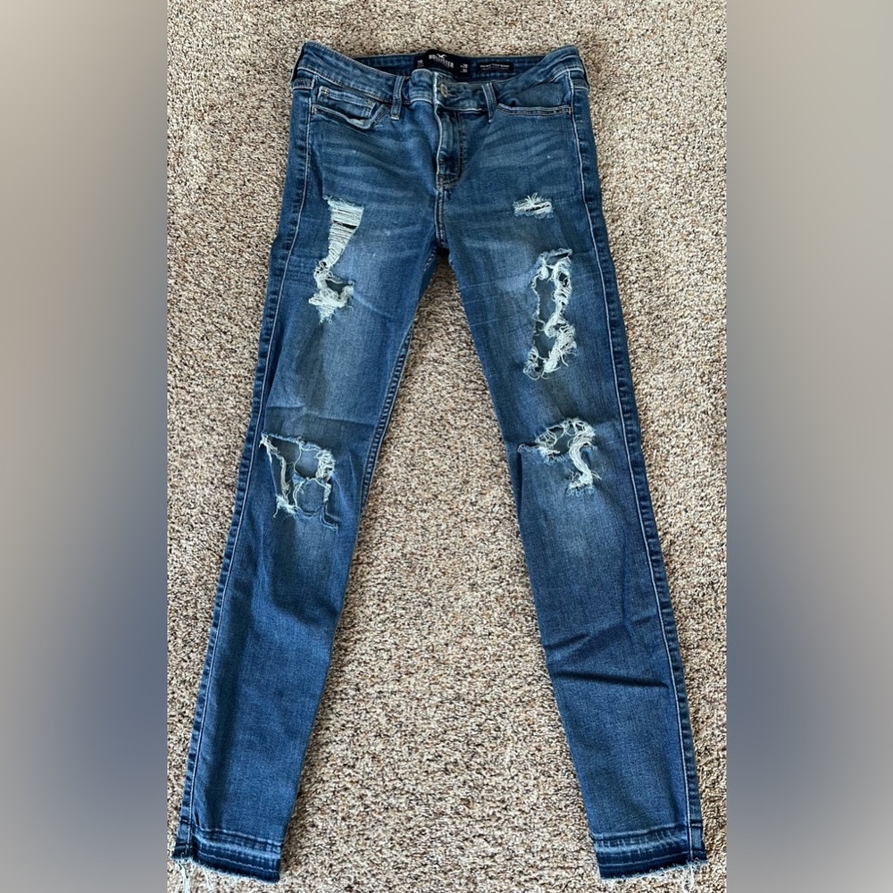 HOLLISTER MID-RISE SUPER SKINNY DISTRESSED JEANS. SZ W28 L30 7R